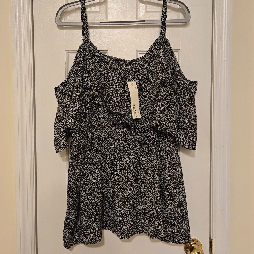 NWT BloomChic ditsy floral cold shoulder top - Size 22/24 - Picture 2 of 8